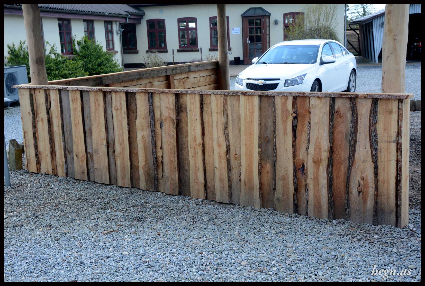 Sidebeklædning til firkantet bålhytte