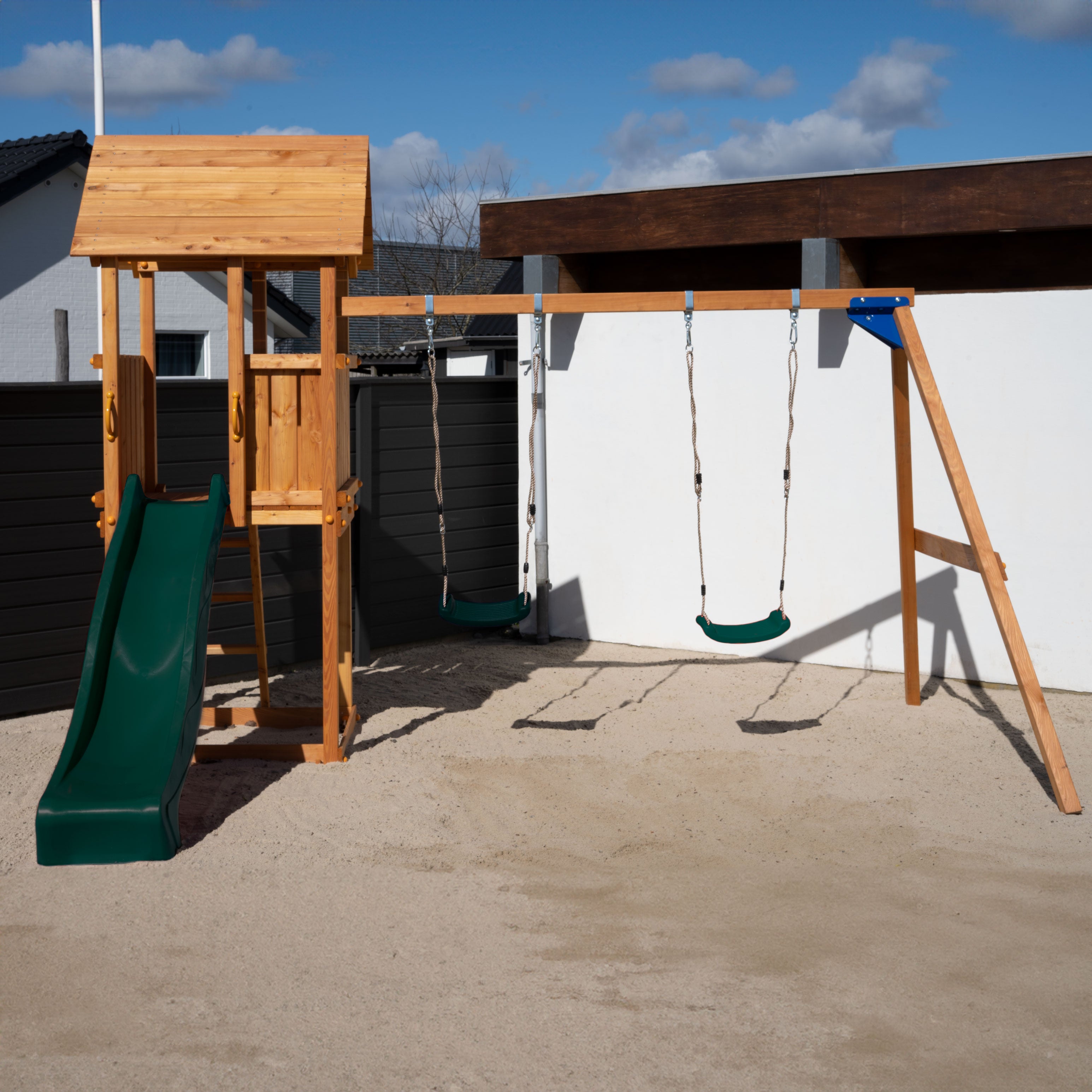 Legetårn med gynger grøn