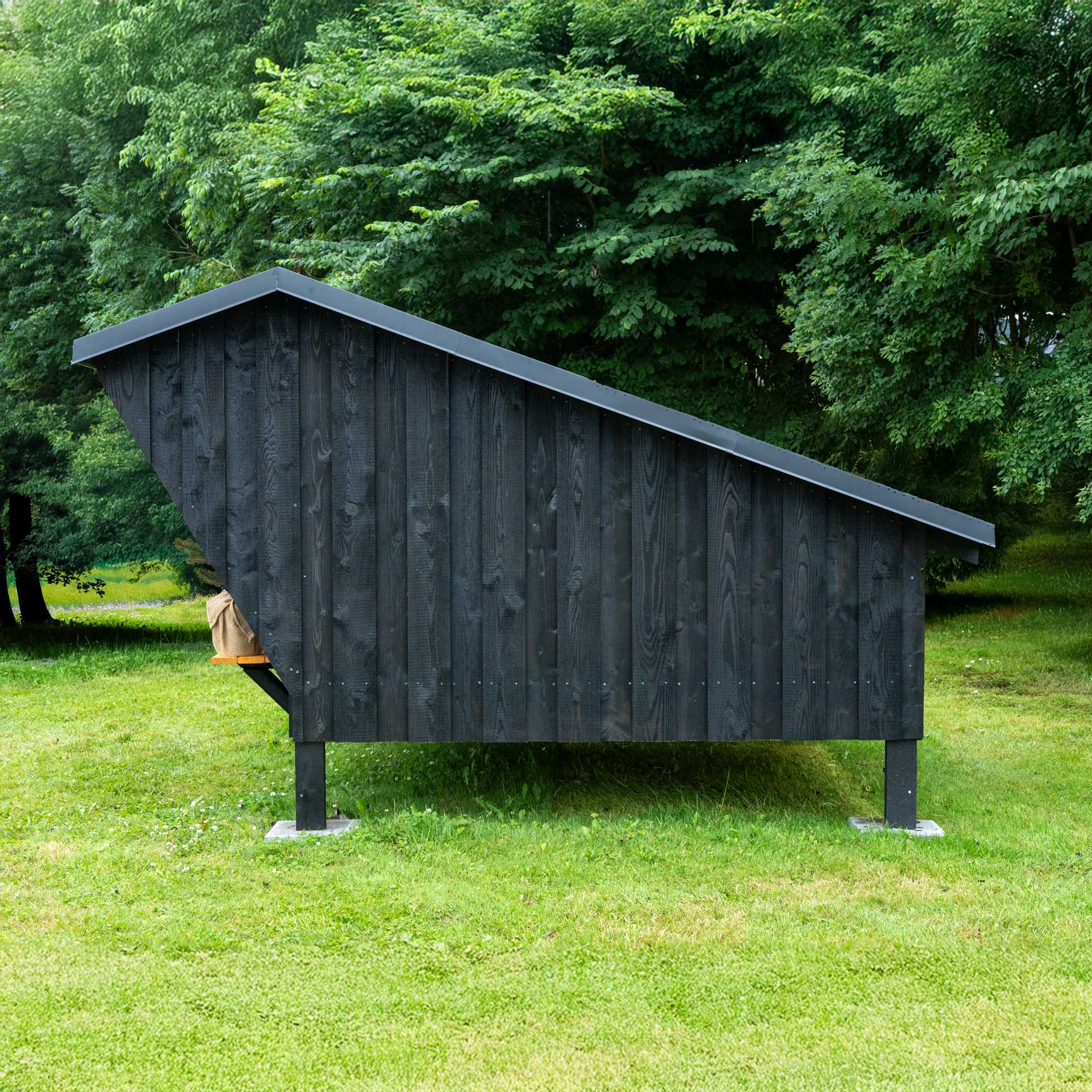 Sort shelter side